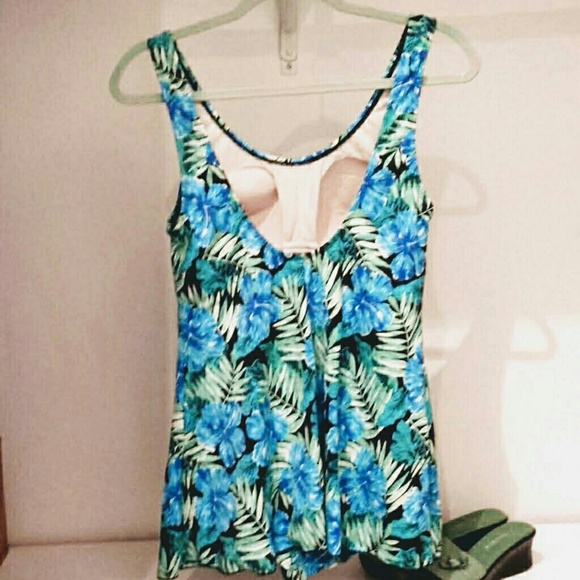 Bathing suit. . One piece - Picture 6 of 6